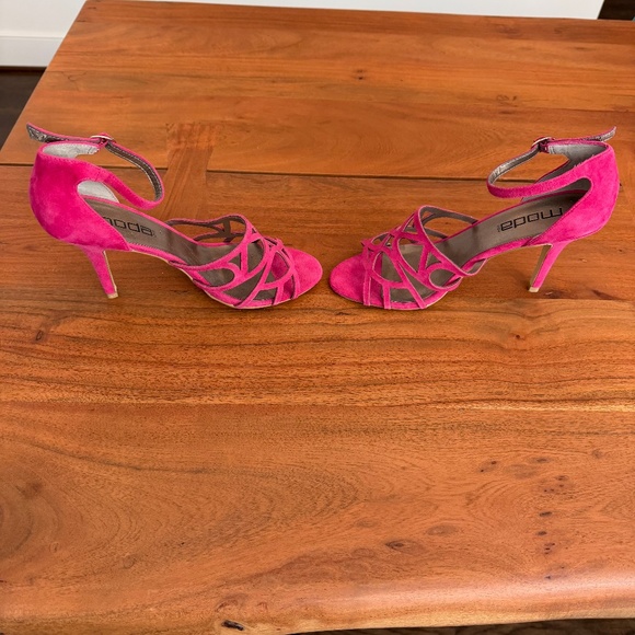 MODA Fuschia Pink Faux Suede Heels - Picture 3 of 7